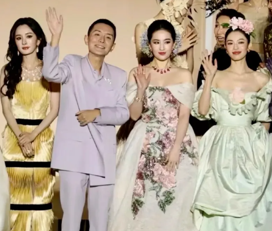 钟楚曦抢个c位就被网暴了？