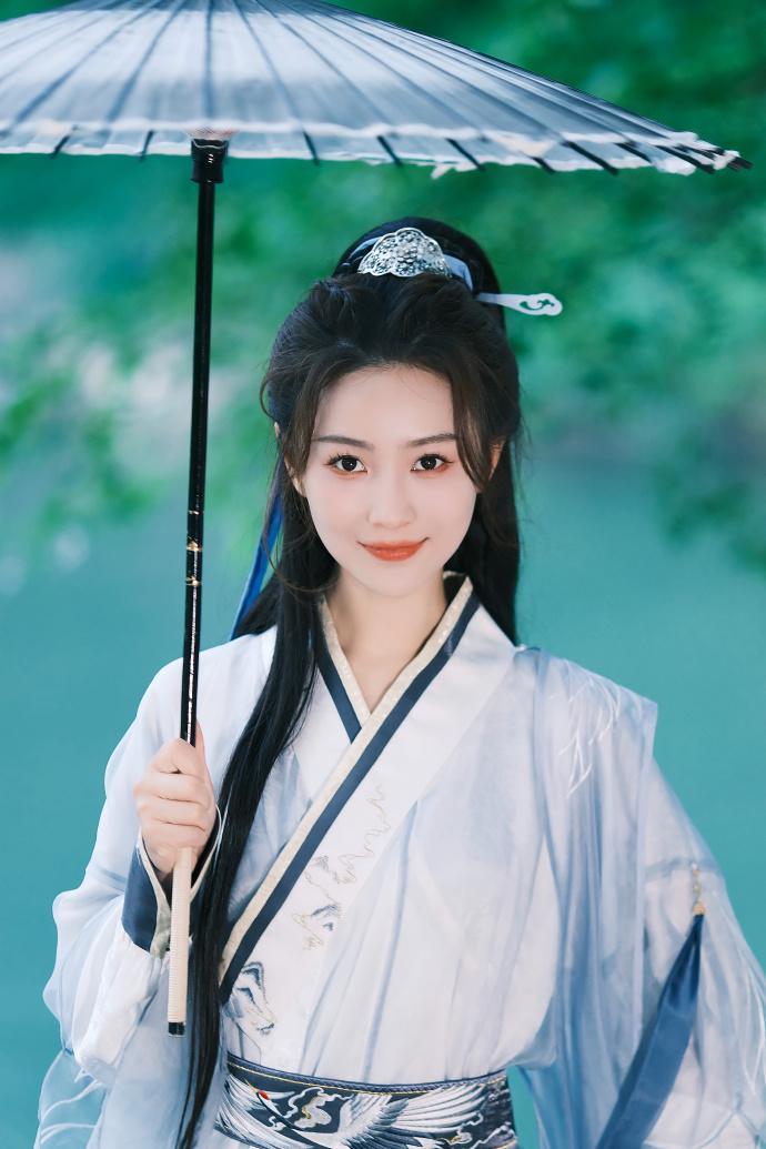 张维娜侠女写真