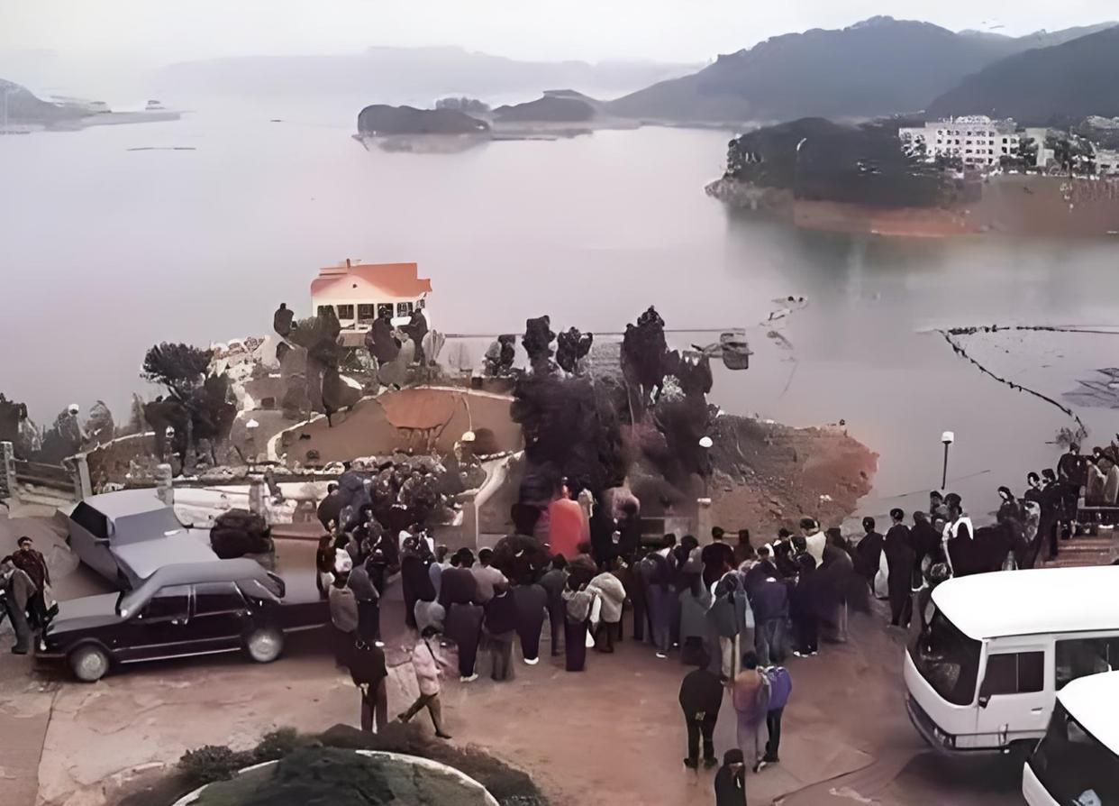 千岛湖谜案：32人船上离奇失踪，4000军警介入调查真相