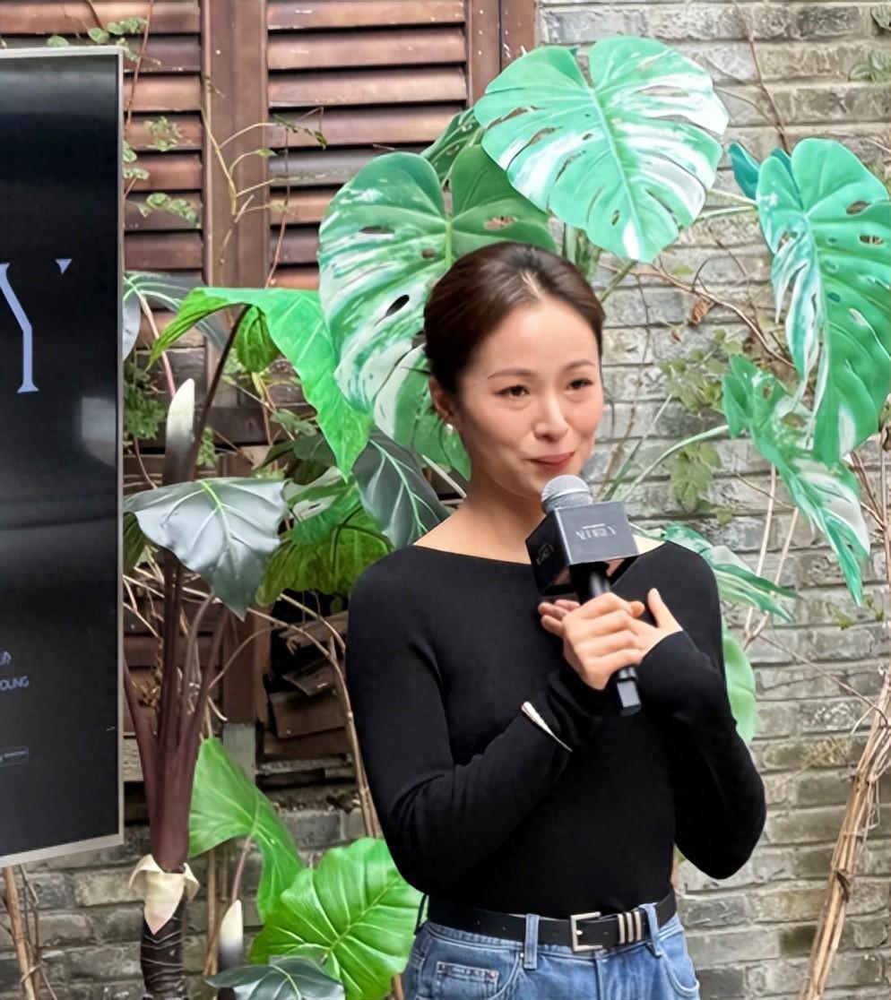 江一燕自曝离婚！生图引热议，前夫身份曝光，侯佩岑泪洒现场