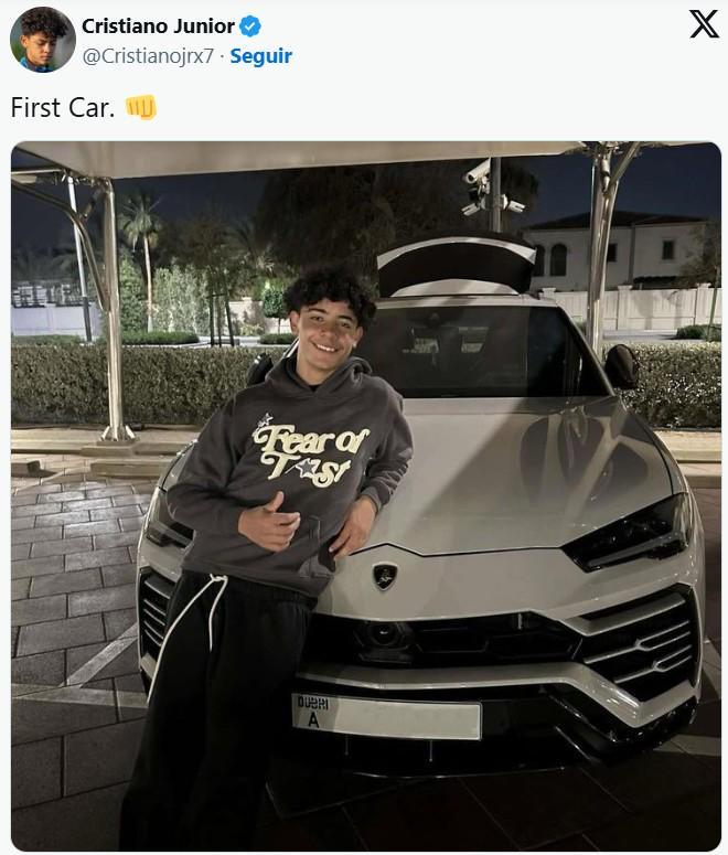 15岁迷你罗晒兰博基尼Urus：C罗之子首辆豪车引热议