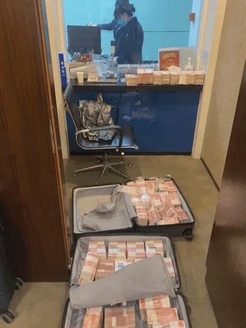 新疆厅官胡国强落马内幕：3480万现金购别墅，女友奢靡生活曝光