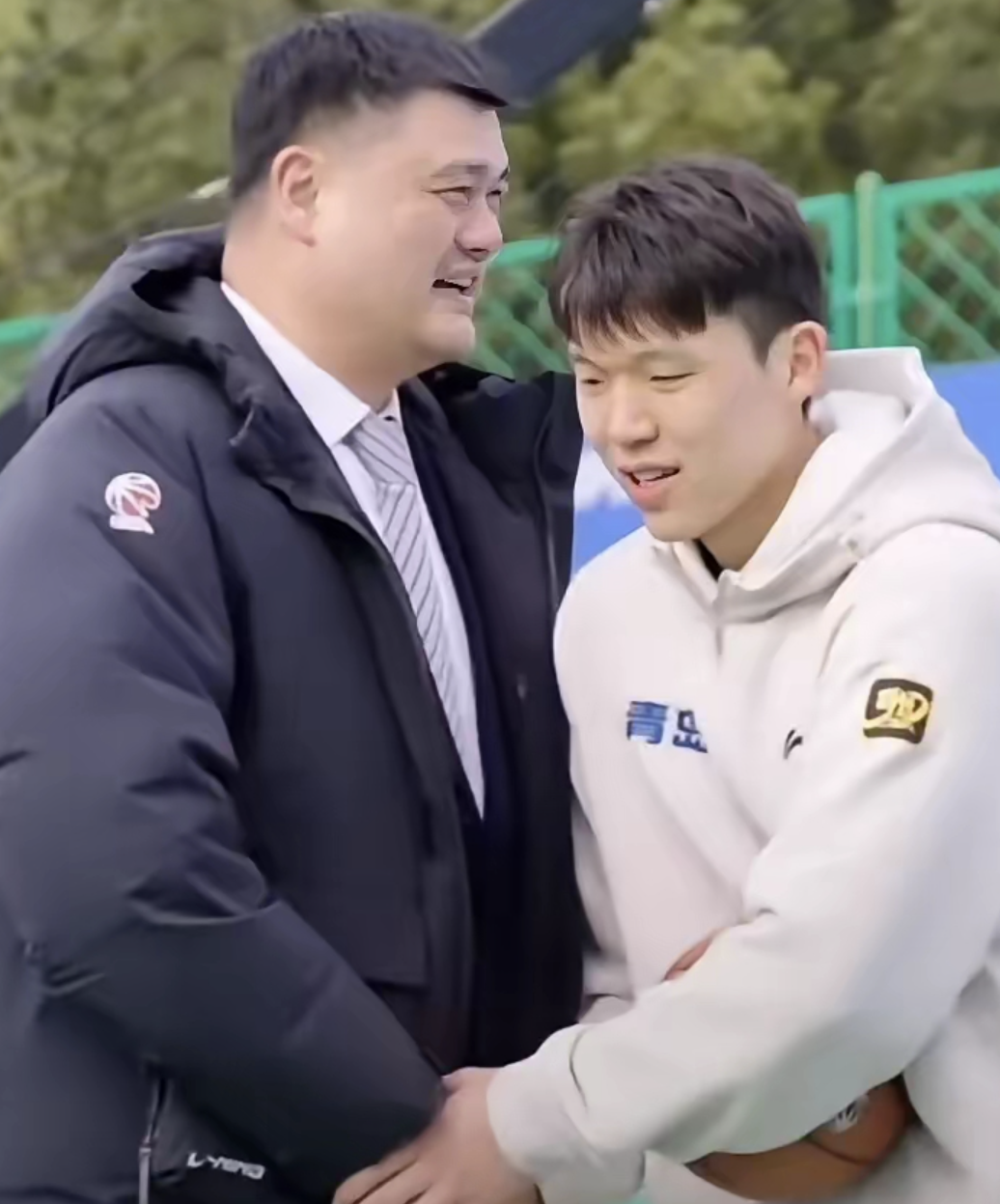 杨瀚森前5场数据揭秘：与姚明仅差4分，潜力待挖掘