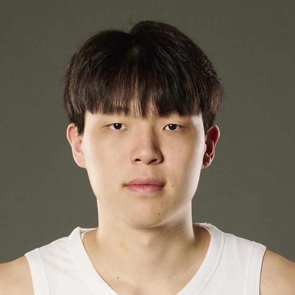 CCTV5直播掘金VS开拓者：杨瀚森对位瓦兰，女友清空社媒引热议