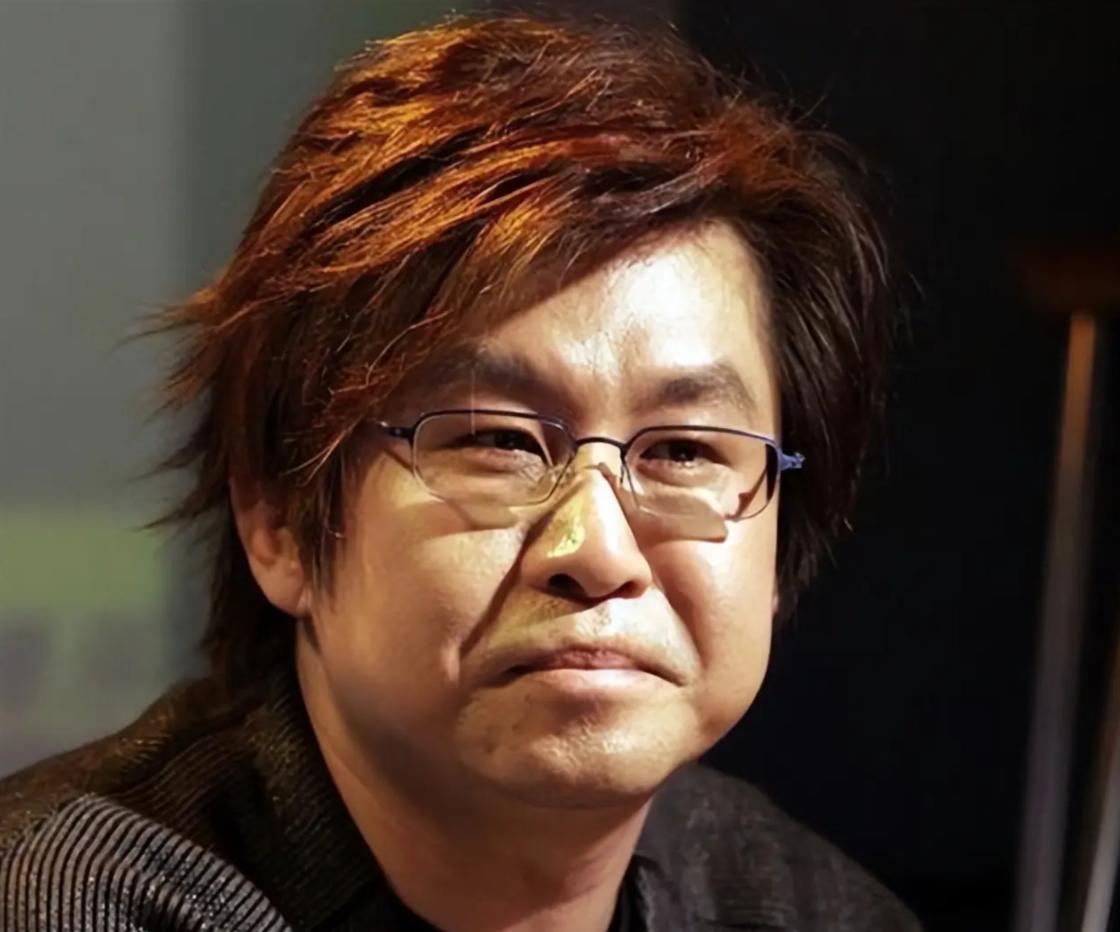 郑智化机场事件再升级：公众形象崩塌，胡锡进陈震揭露真相