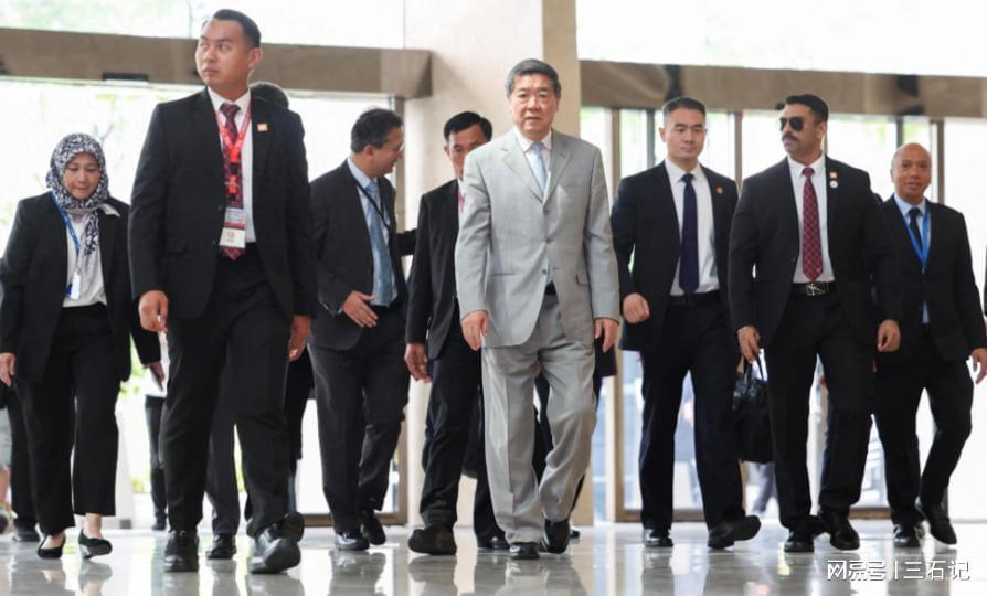 特朗普会后表情