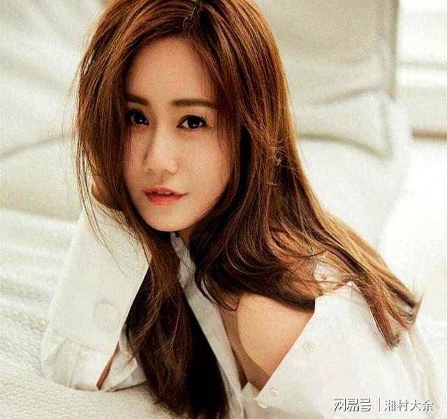 鲍蕾陆毅婚姻危机？鲍蕾直播痛哭，陆毅反思后努力修复关系