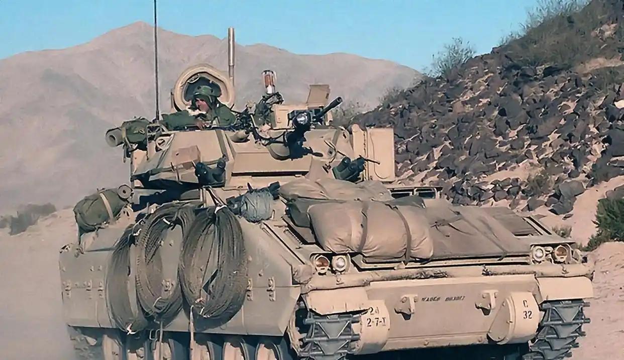 布雷德利步兵战车：战果超越艾布拉姆斯，小炮击穿T-55装甲