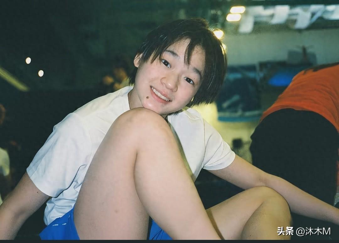 全运会开幕倒计时！全红婵长发亮相，背包挂满玩偶娃娃引关注