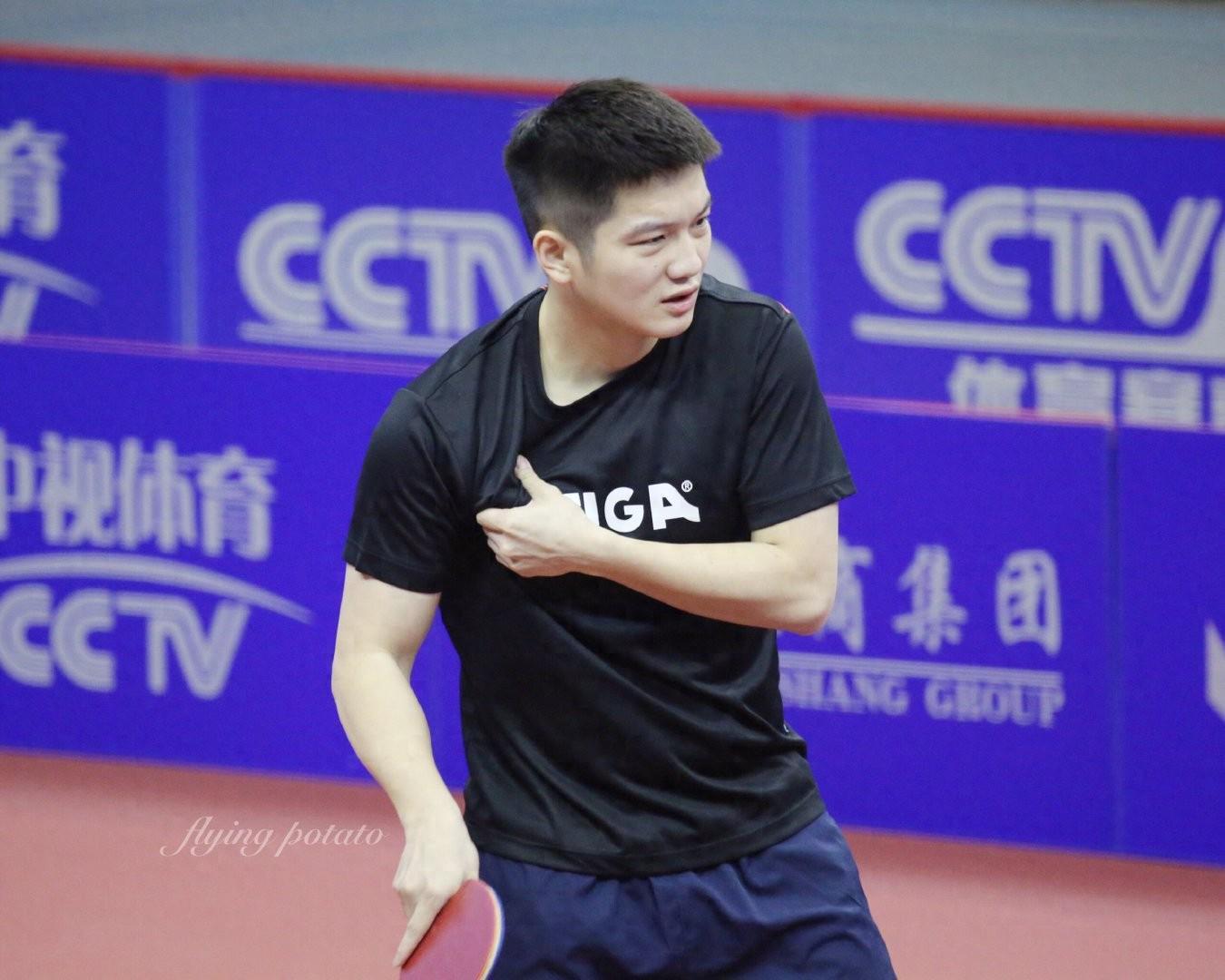 国乒青训困境：覃予萱与王曼昱对比，贺晓龙呼吁振作