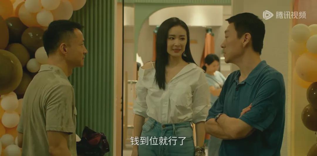 《重影》刑警刘望对秦虹的情感解析：复杂而深刻的爱