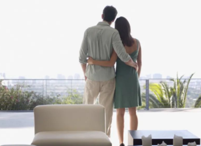 32岁丈夫出轨48岁保姆,妻子问他哪里不如保姆,丈夫的回答令她愣了