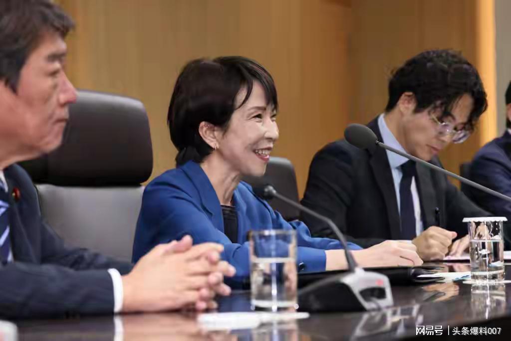 中日高层会晤:高市早苗获中方见面机会,现场笑容引关注