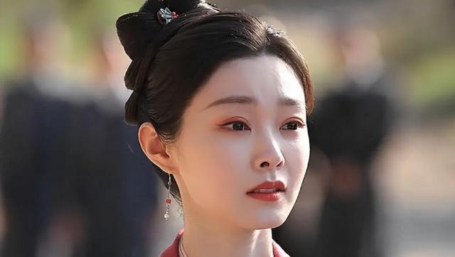 仅播1天登顶热榜，《一笑随歌》凭何成年度黑马剧？