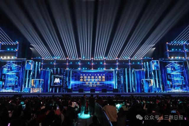 张艺谋亮相2024-2025中国电影大数据荣誉之夜，再获国际影响力大奖