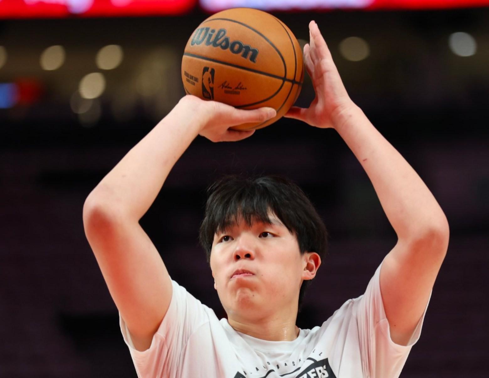 杨瀚森赛后吃夜宵引热议，NBA球员赛后生活真相揭秘