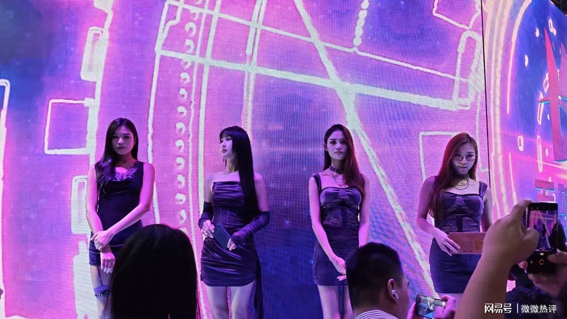 广东成人用品展震撼开幕：现场实拍图集与逼真实体娃娃展示