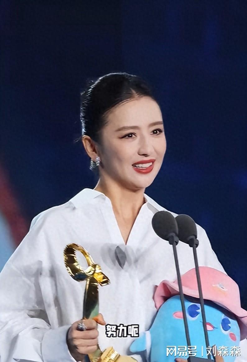 离婚4年，佟丽娅逆袭成“年度品质演员”，与陈思诚早已分道扬镳