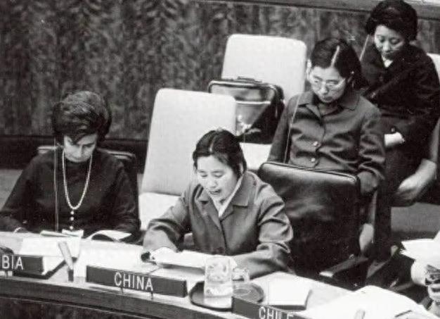 从副国级到工人再到受中央接见：李素文的传奇人生