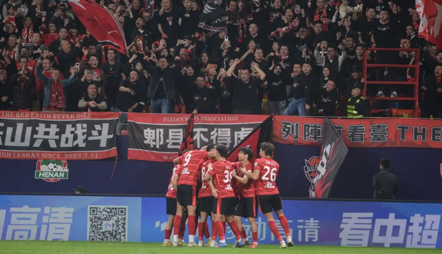 成都蓉城无缘冠军早有预兆：内讧与树敌过多成致命伤