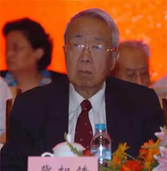 尼克松访华时，要求换翻译，周总理大惊：冀朝铸可是红墙第一翻译