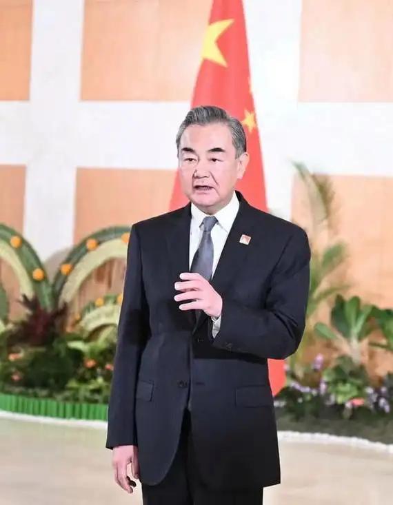 72岁王毅仍活跃外交一线，为何无人接替？原因解析