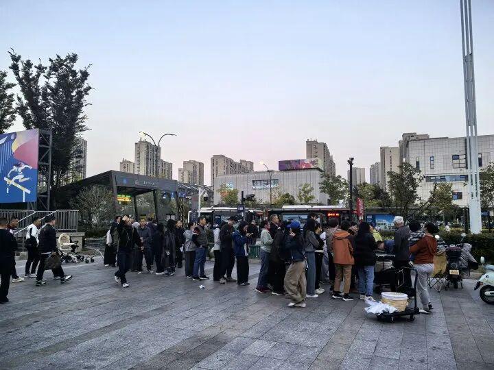 美院硕士转塘摆摊卖北方大包，引发南北包子大讨论