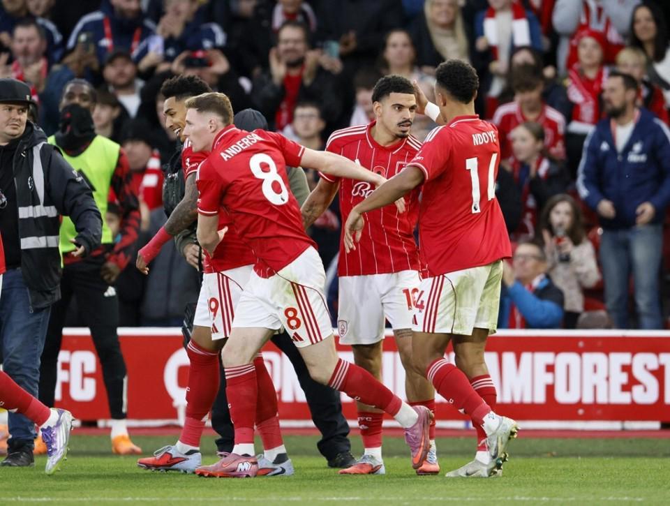 曼联客场惨遭逆转！诺丁汉森林2分钟连进2球，阿莫林束手无策