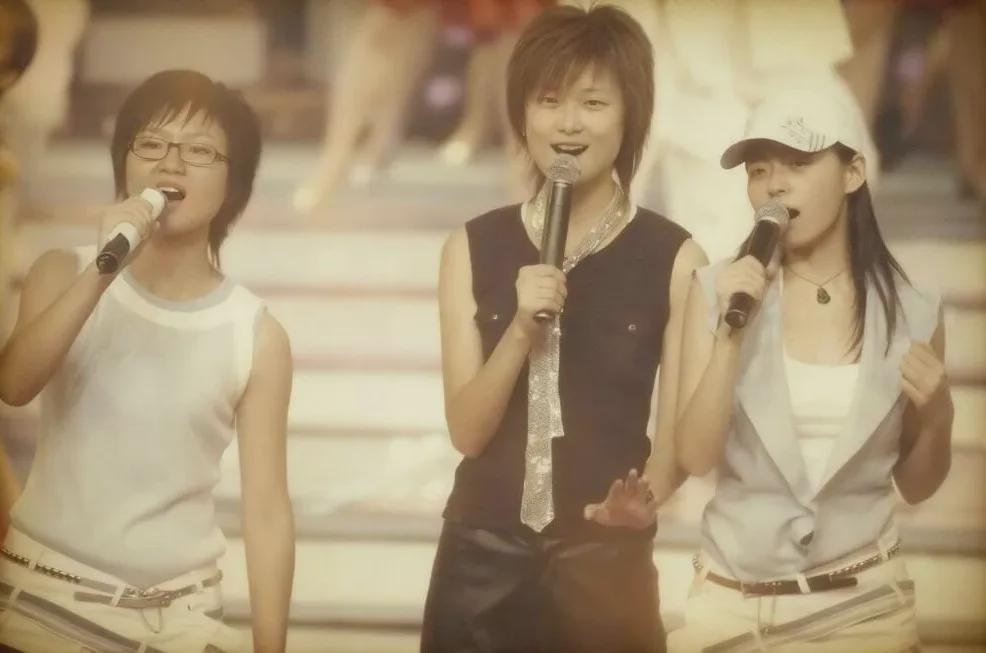 2005超女记忆：手机投票狂潮与海选现场的包容与狂欢