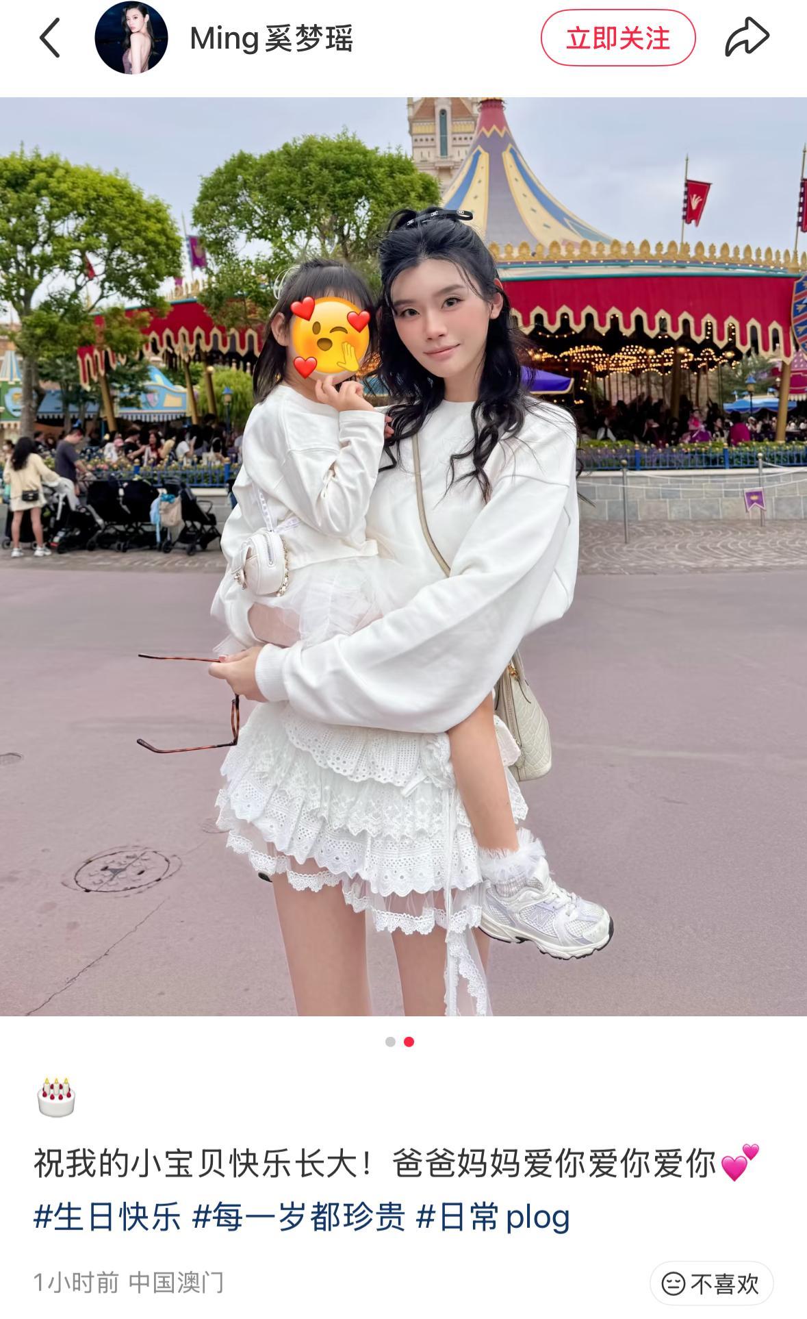 奚梦瑶为4岁女儿Romee庆生，母女亲子装亮相大长腿抢镜