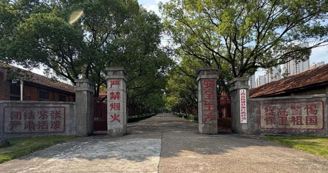 邓小平低谷期：专注当下，坚守信念的智慧