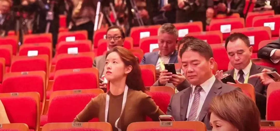 三星会长李在镕与黄仁勋首尔聚餐：炸鸡啤酒尽显接地气