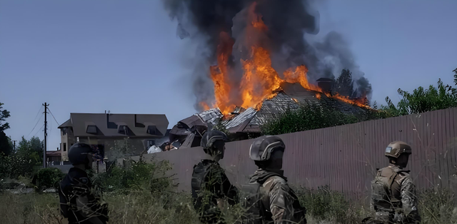 红军城激战正酣：乌军投降与突袭并存，战局走向何方？