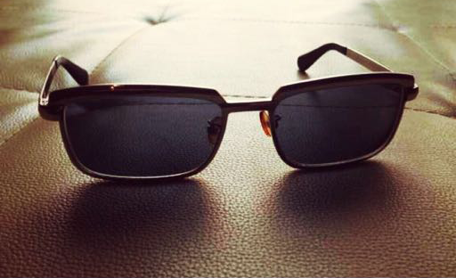 王家卫‘墨镜门’事件：艺术光环下的舆论风暴