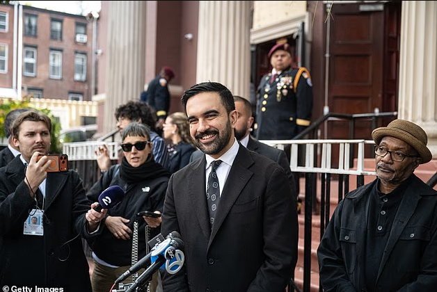 选战打响！百万纽约纳税人准备逃了！川普警告：激进派若掌权，联邦资金立刻“断供”！