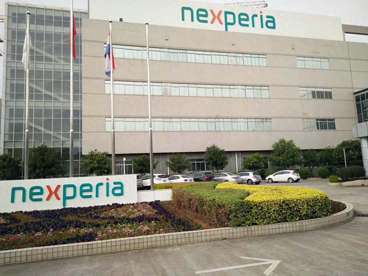 英国荷兰联手硬抢中企控股芯片厂，中国如何应对科技霸权？