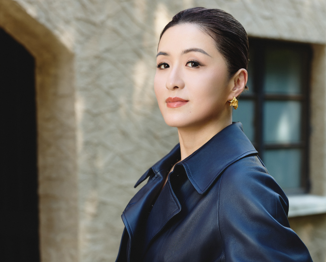 秦雯陷袭警风波：新剧撤档，官媒发声，真相待查