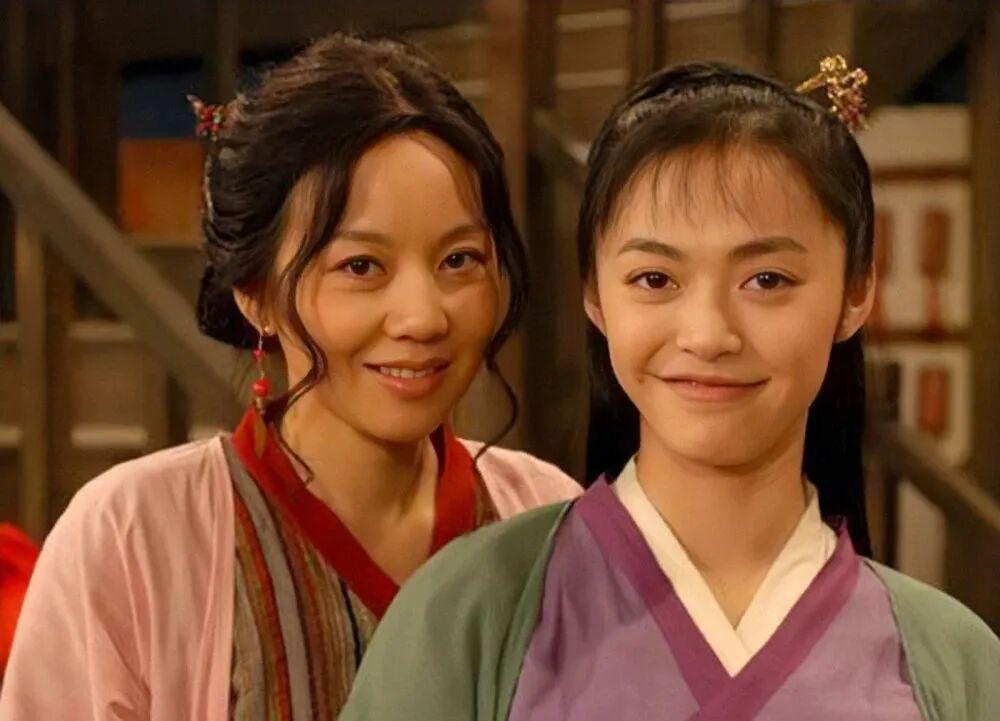 闫妮姚晨杂志封面写真