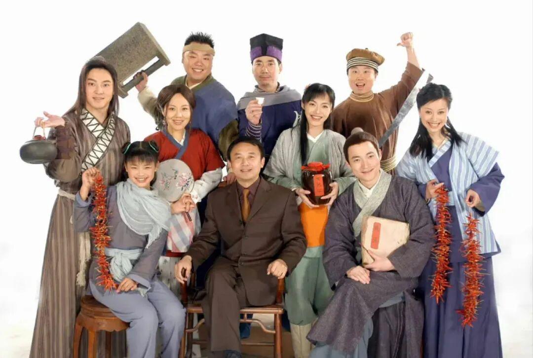 《武林外传》20周年庆典：闫妮姚晨同框杂志封面引回忆杀