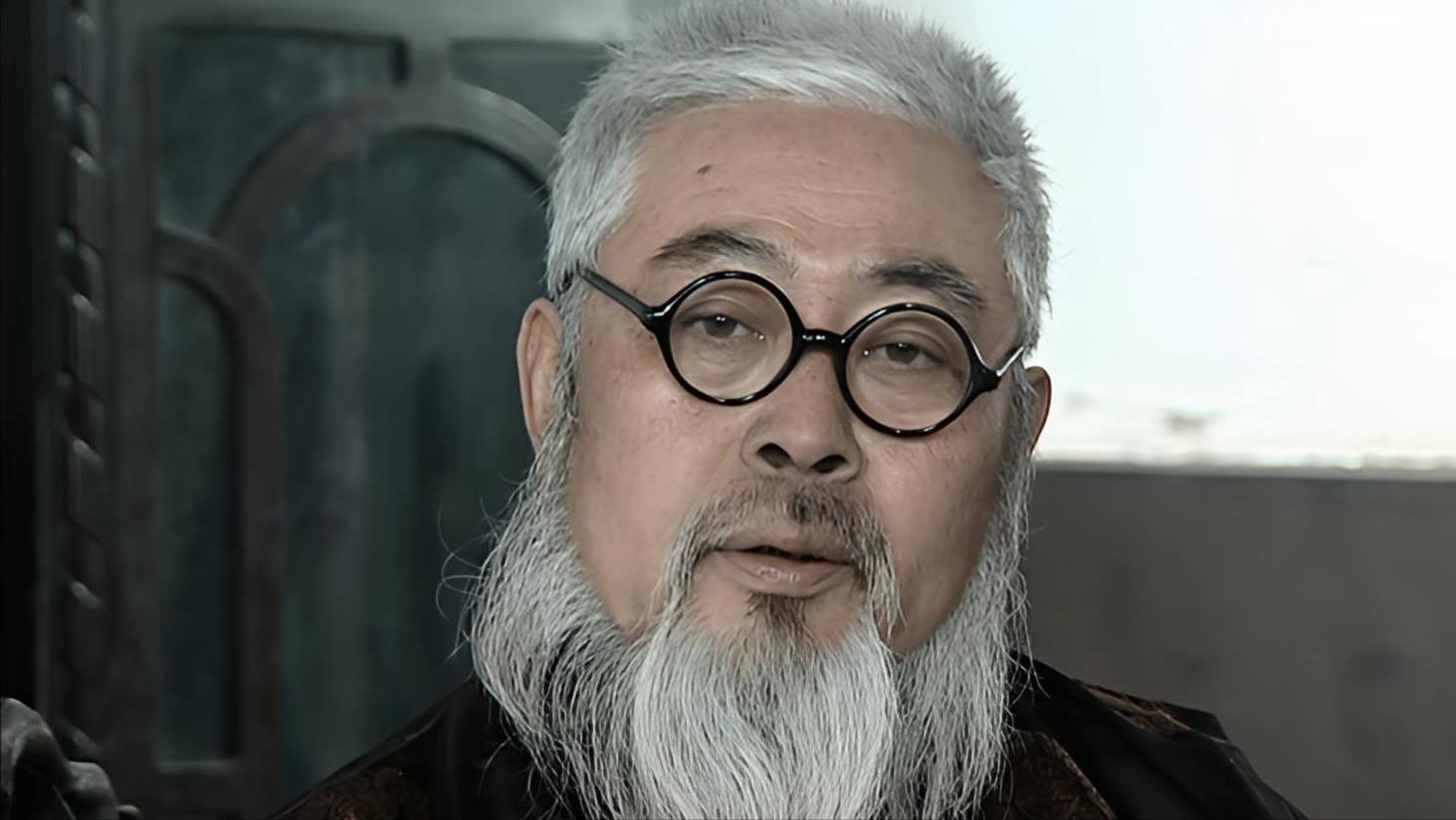 亮剑：丁伟和赵刚都能跟田墨轩聊得来，为什么就偏偏李云龙不行？