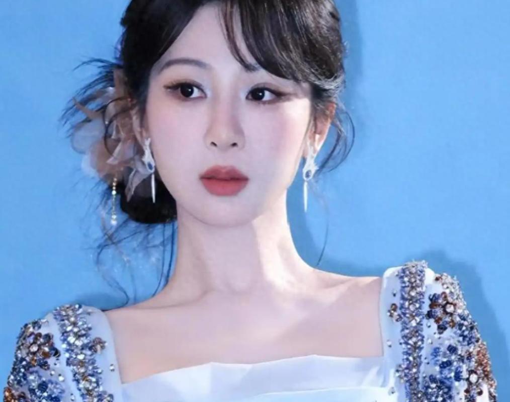 宋丹丹曾断言不美，杨紫凭无人区警察剧素颜逆袭