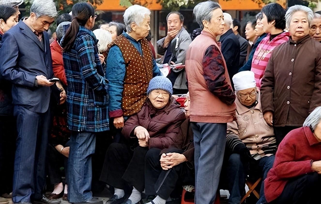 中国人口结构剧变：死亡高峰期来临与代际资源重构