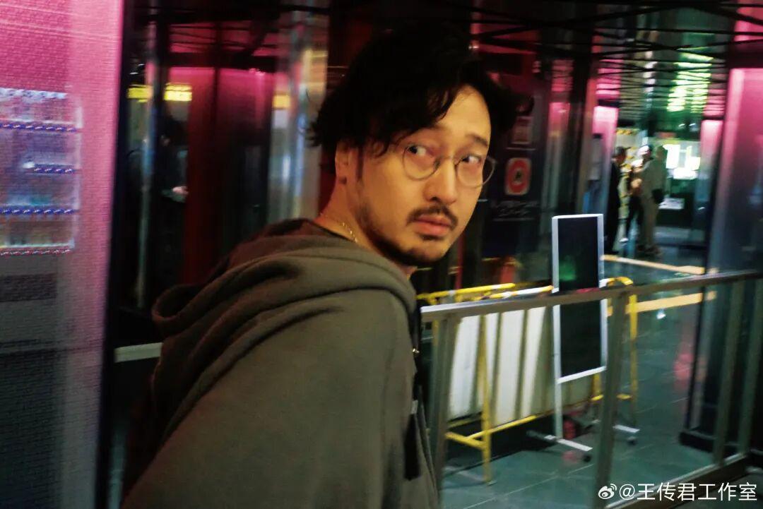 人气小生感情成谜？王传君白百何风波，王祖蓝新身份，欧弟移民传闻