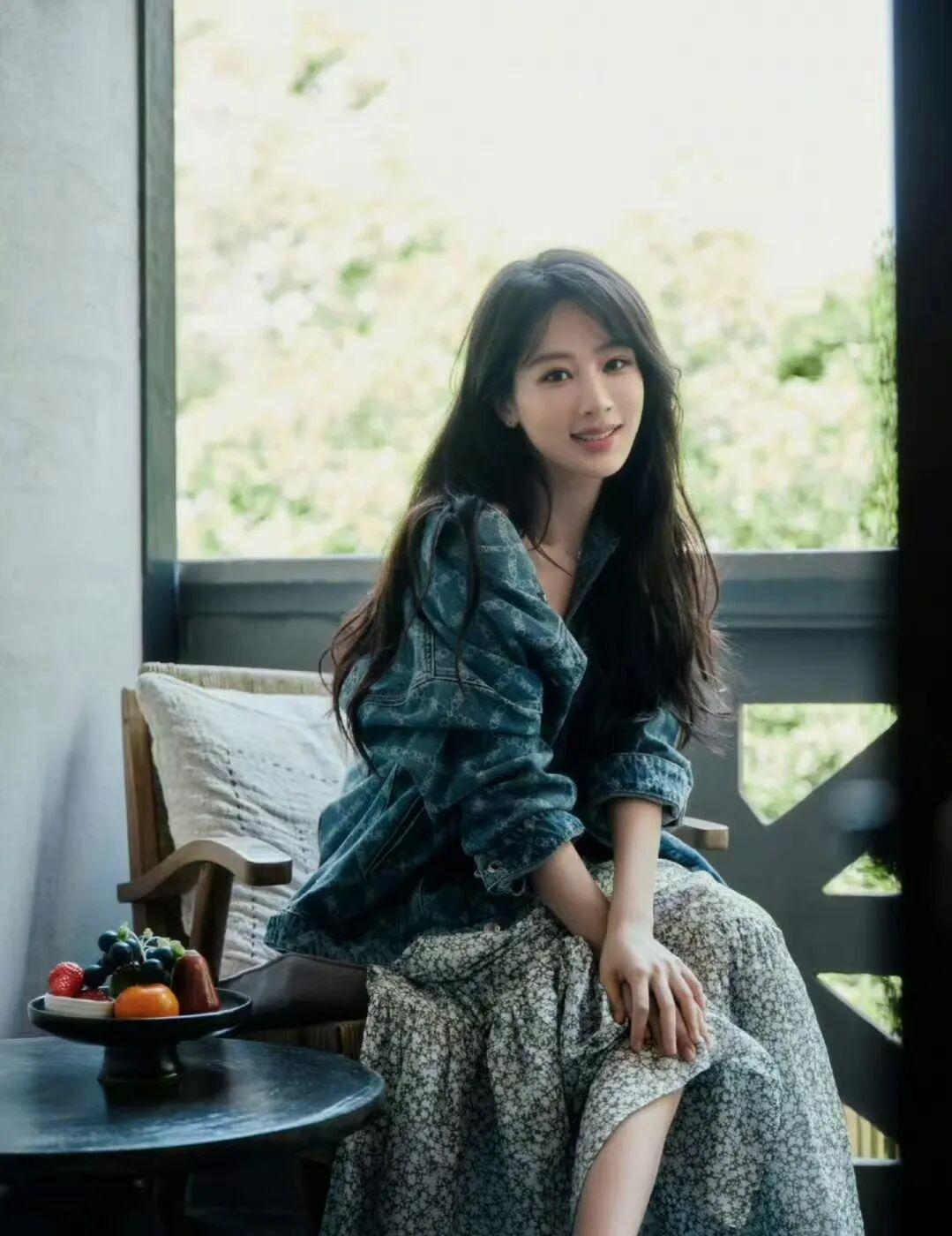 杨紫33岁生日盛况：李现连续8年庆生，牛骏峰零点卡点送祝福