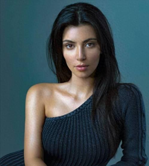 金·卡戴珊新剧《诉讼女王》：影评0分却播放量破2800万，越骂越火