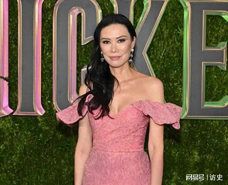 睡完首富睡总统：从厂妹到顶级名媛，靠男人捞到268亿，她凭啥？