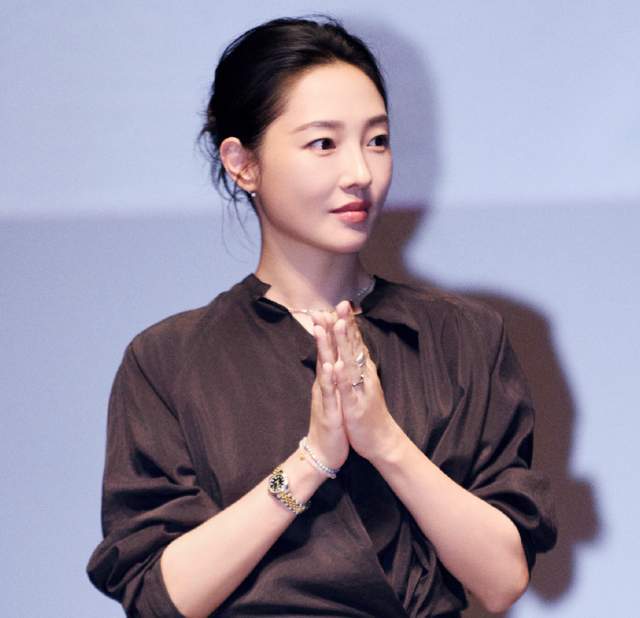 白百何风波升级！聊天记录曝光被指耍大牌，曝导演隐私引争议