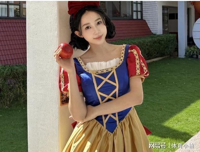 45岁潘玮柏家庭幸福！34岁妻子宣云美貌独立，5岁女儿可爱遗传