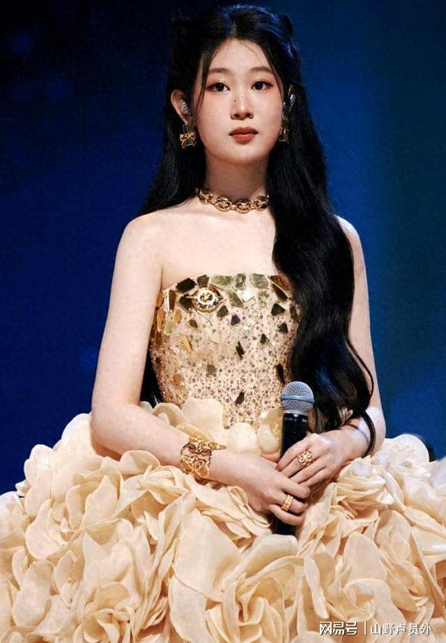 聂远11岁女儿聂子一首发新歌，星二代出道引关注