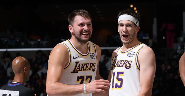 东契奇点评里夫斯：本场投篮意愿不足，湖人进攻仍有提升空间